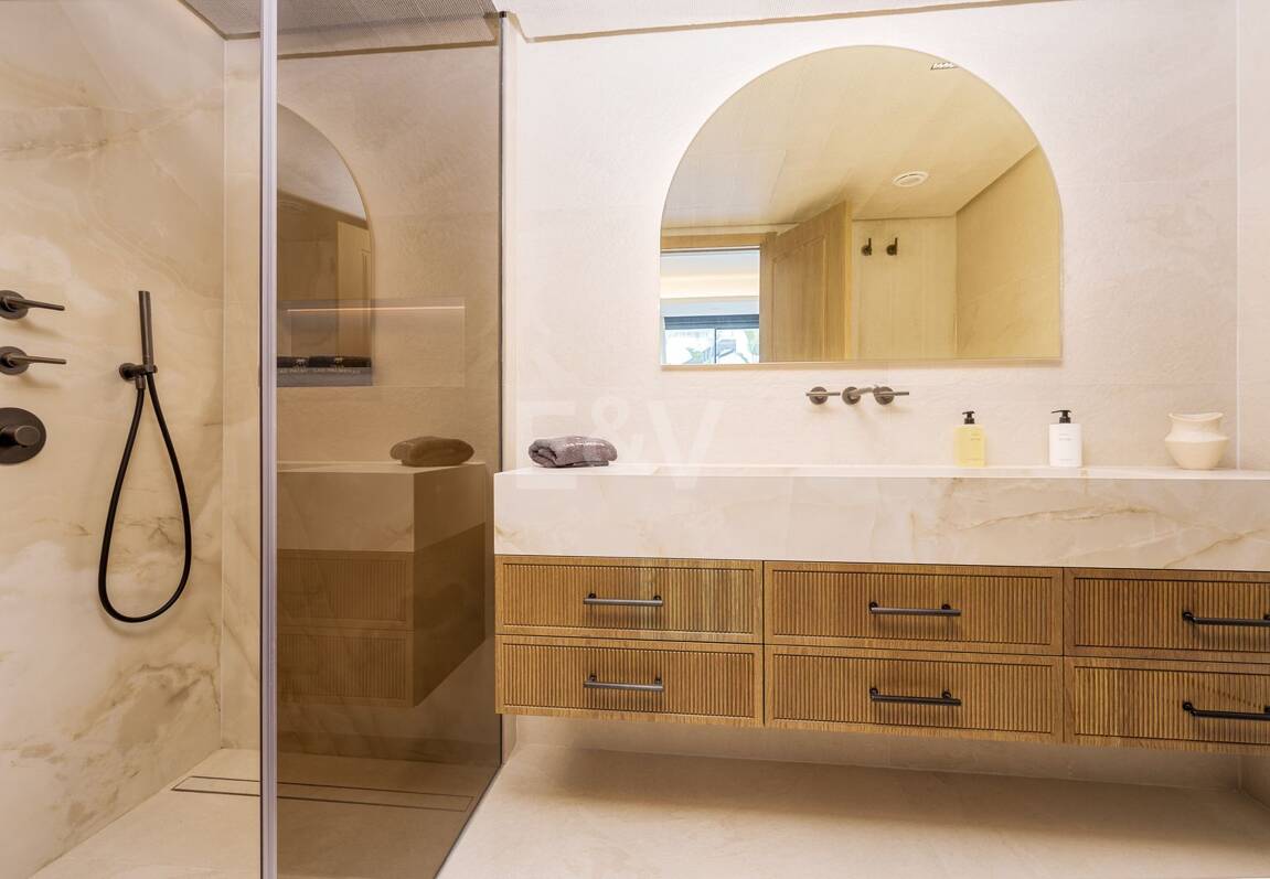 Lyxvilla i prestigefyllda Las Brisas, Nueva Andalucia