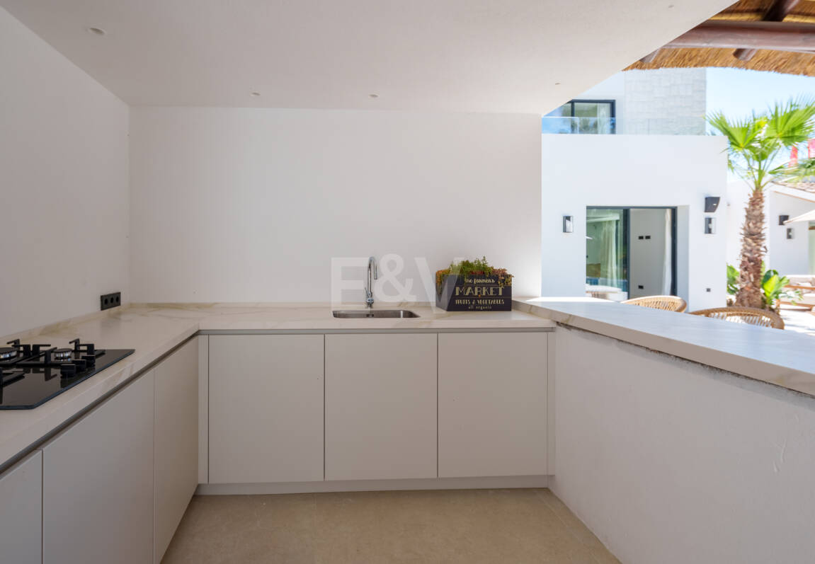 Lyxvilla i prestigefyllda Las Brisas, Nueva Andalucia