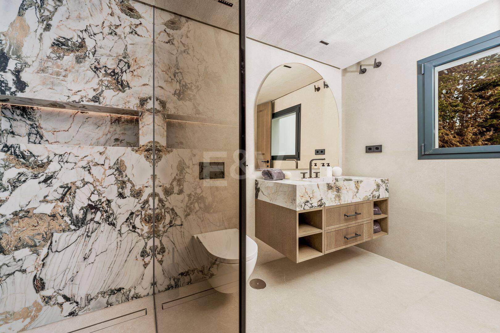 Luxury Villa in Prestigious Las Brisas, Nueva Andalucia