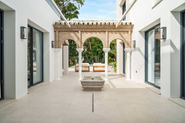 Lyxvilla i prestigefyllda Las Brisas, Nueva Andalucia