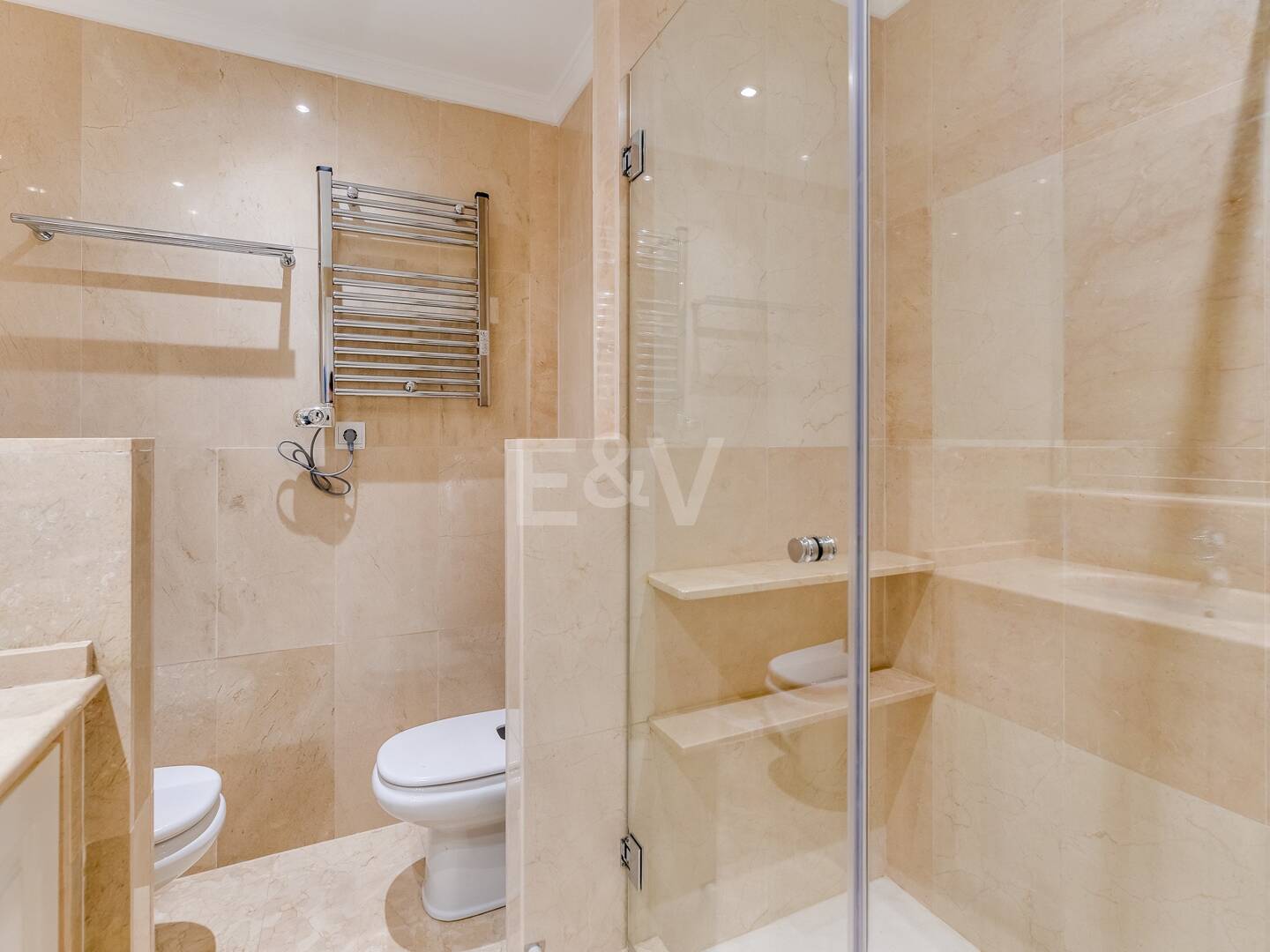 Beachfront Apartment in Puerto Banus with Sea Views