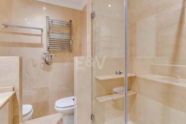 Beachfront Apartment in Puerto Banus with Sea Views