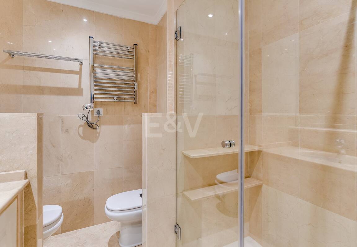 Beachfront Apartment in Puerto Banus with Sea Views