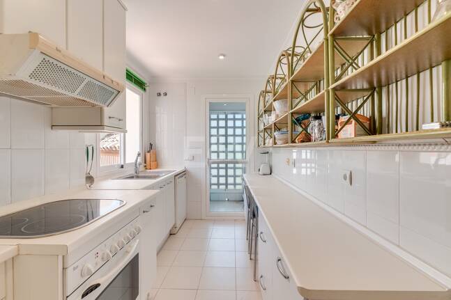 Beachfront Apartment in Puerto Banus with Sea Views