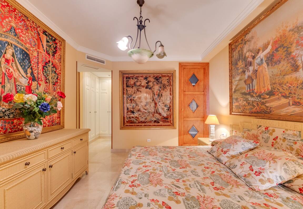 Beachfront Apartment in Puerto Banus with Sea Views