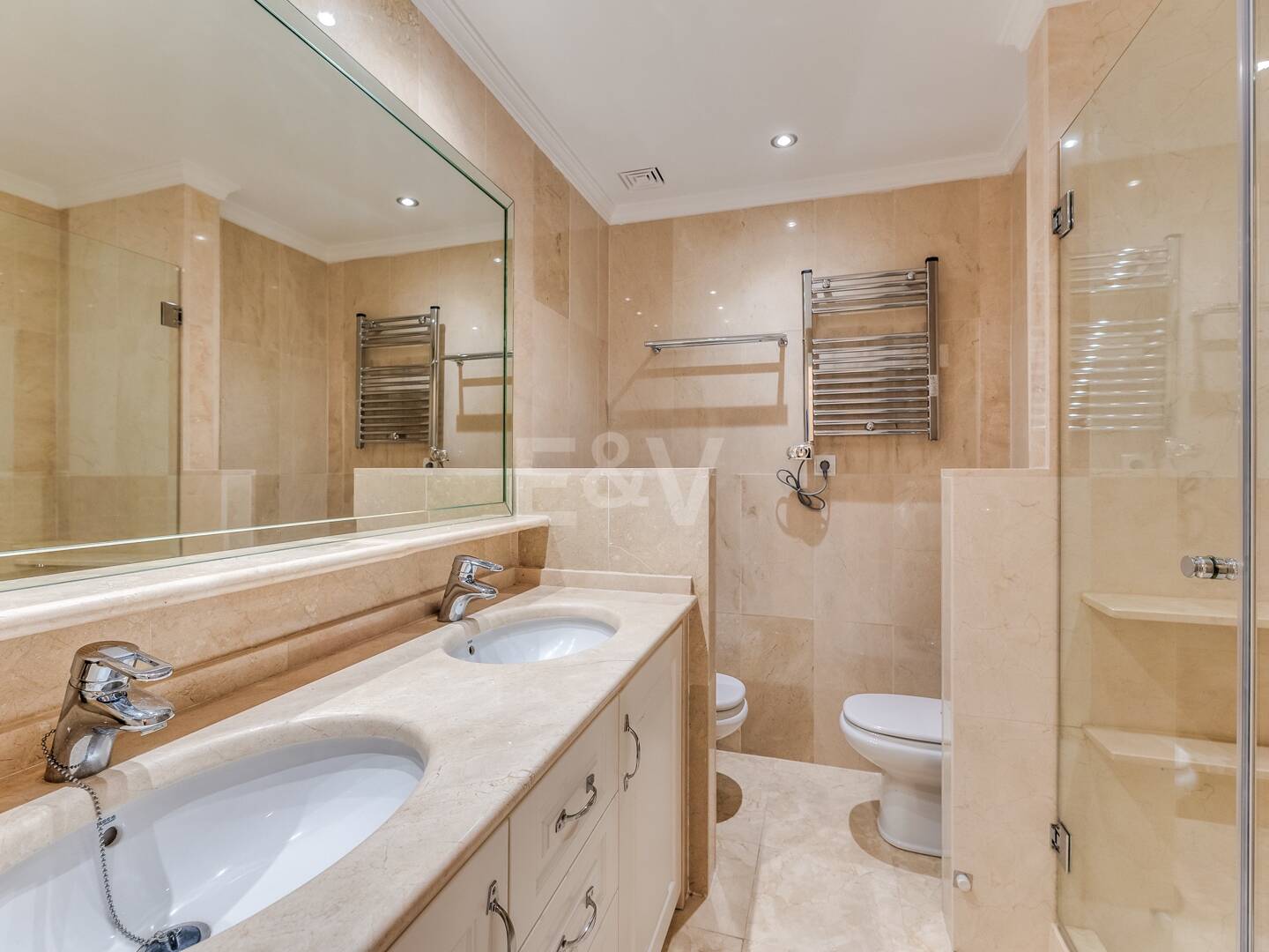 Beachfront Apartment in Puerto Banus with Sea Views