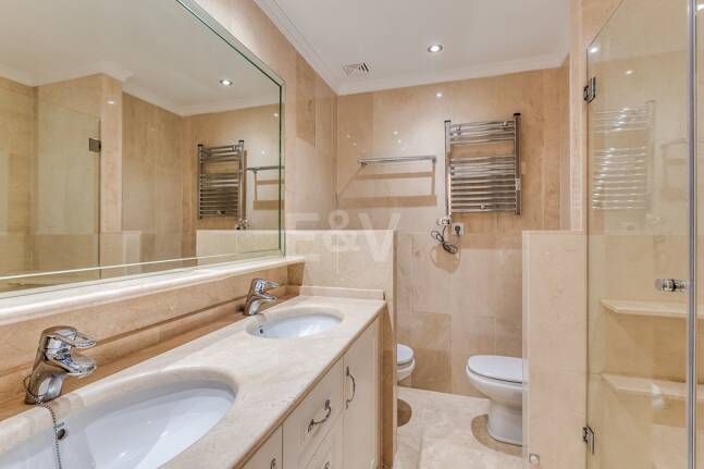 Beachfront Apartment in Puerto Banus with Sea Views