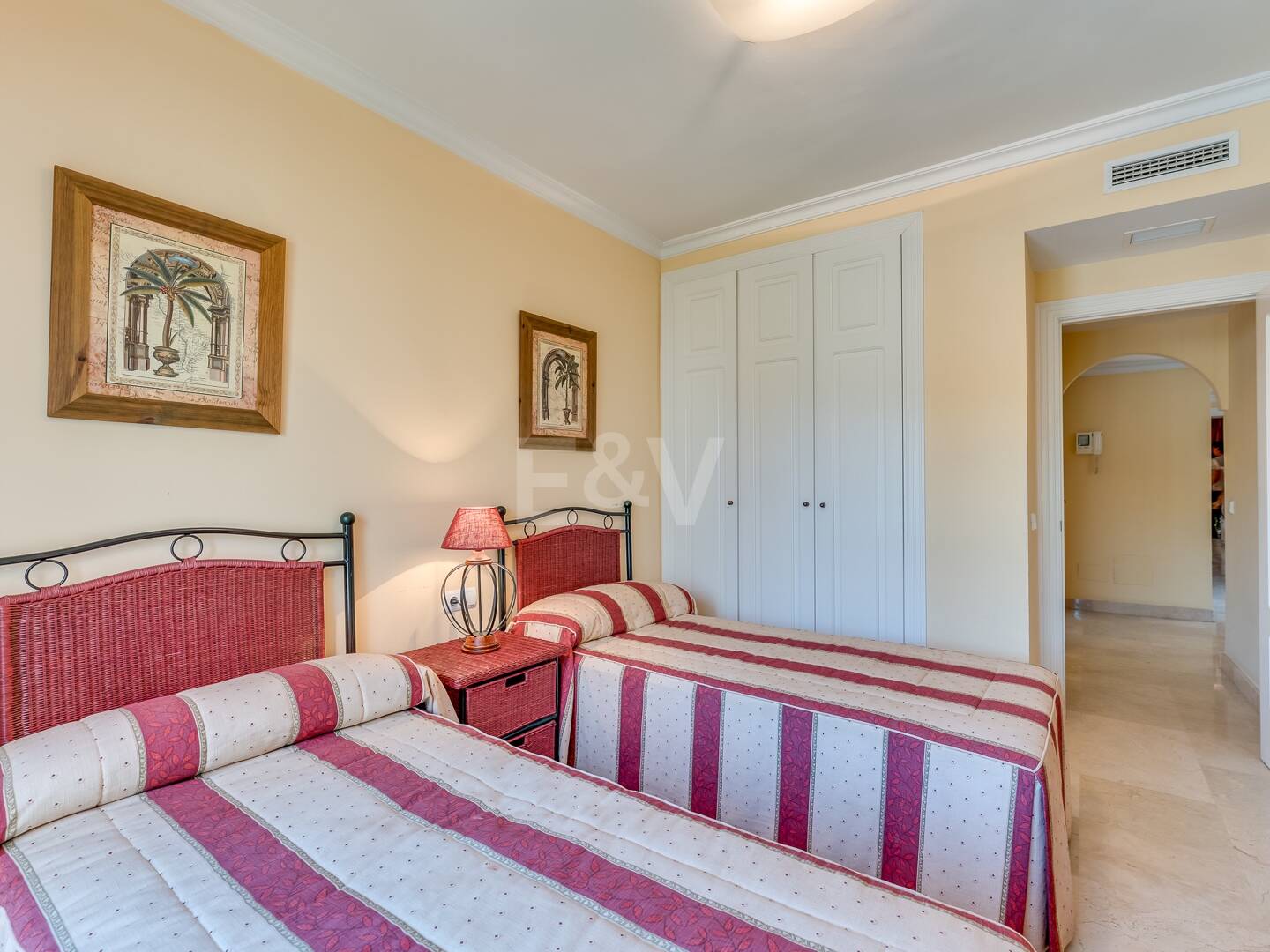 Beachfront Apartment in Puerto Banus with Sea Views