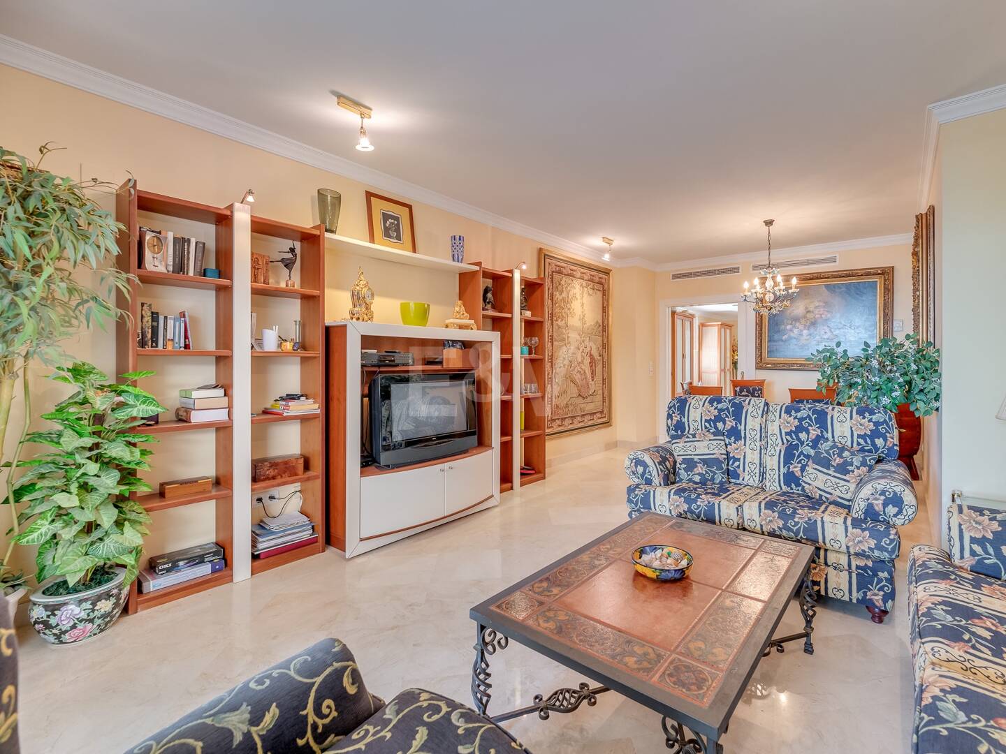 Beachfront Apartment in Puerto Banus with Sea Views