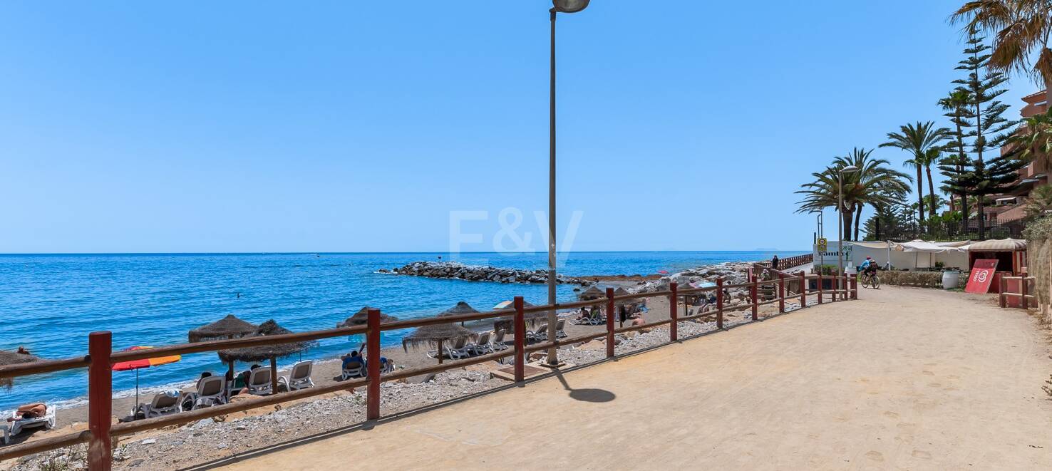 Beachfront Lägenhet i Puerto Banus med havsutsikt