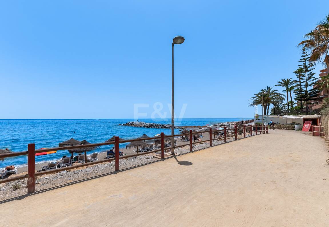 Beachfront Apartment in Puerto Banus with Sea Views