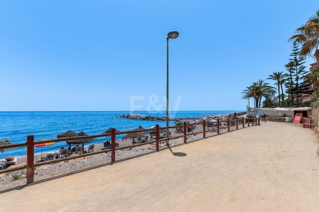 Beachfront Apartment in Puerto Banus with Sea Views