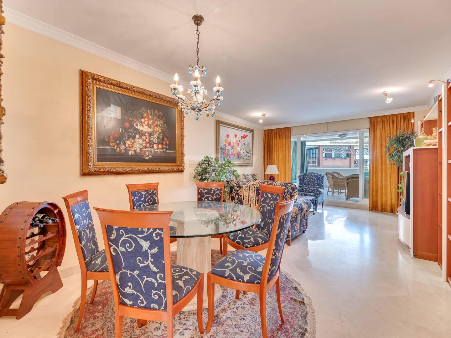 Beachfront Apartment in Puerto Banus with Sea Views