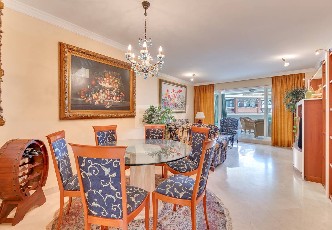 Beachfront Apartment in Puerto Banus with Sea Views