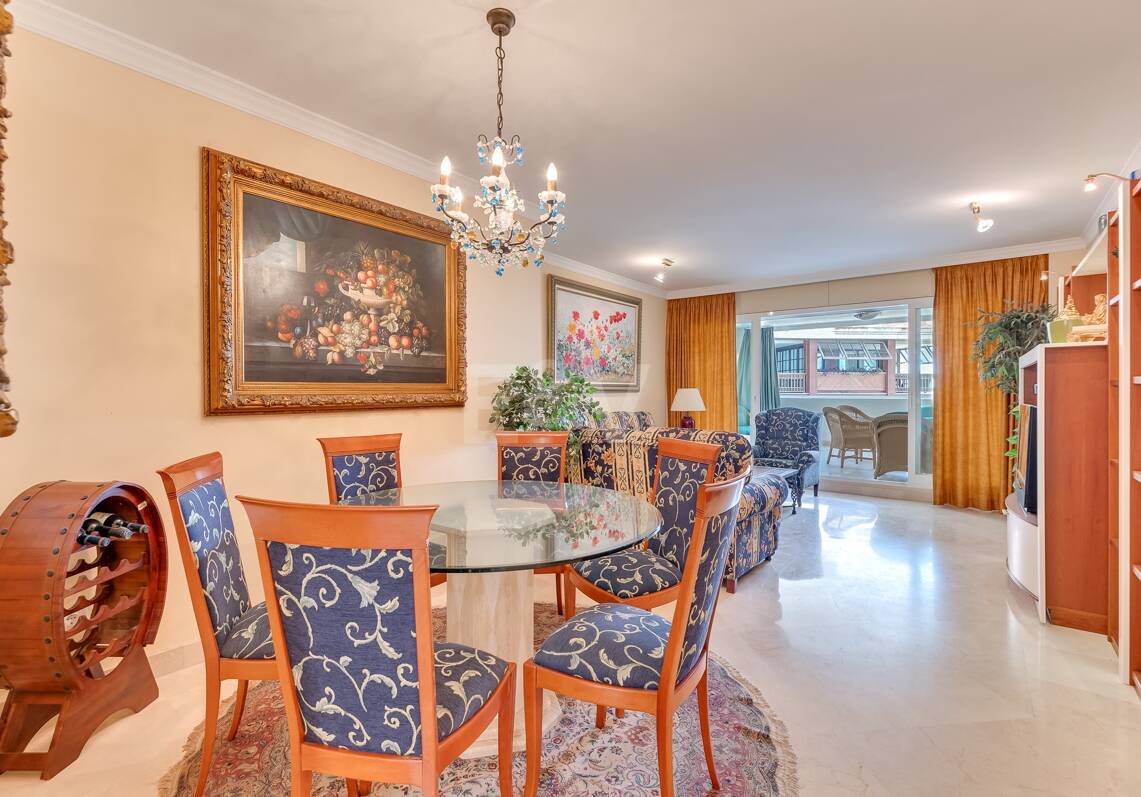 Apartamento 1ª linea de Playa en Puerto Banus con vistas al mar