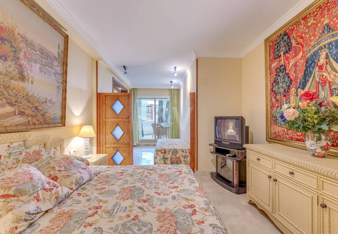 Beachfront Apartment in Puerto Banus with Sea Views