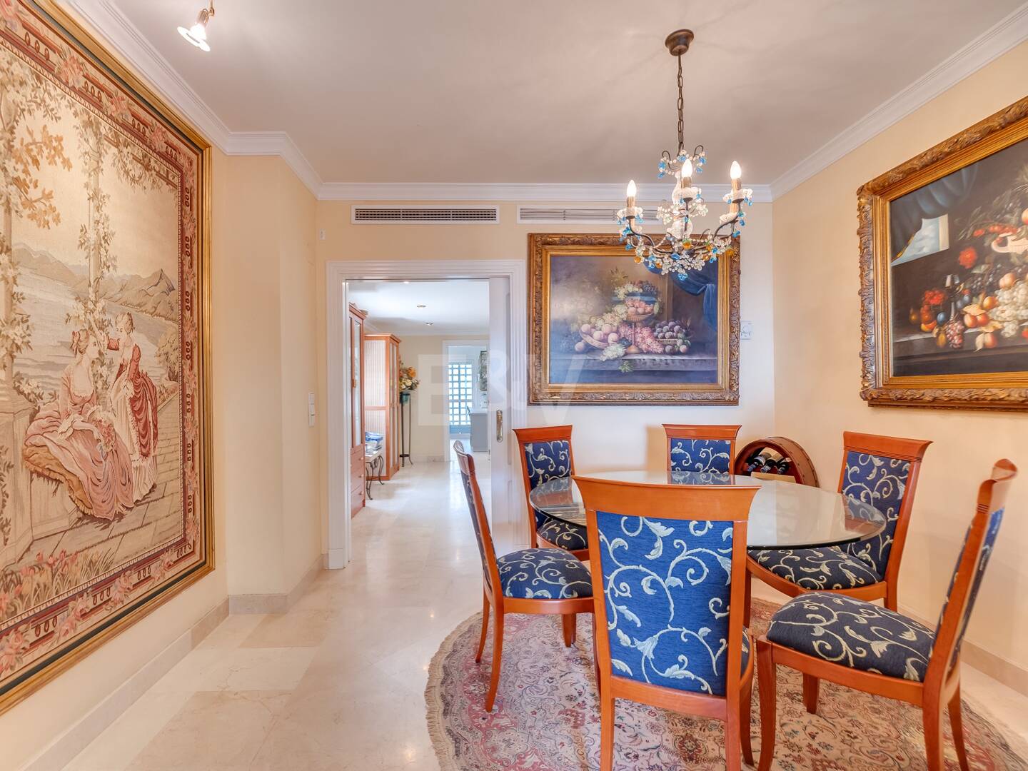 Beachfront Apartment in Puerto Banus with Sea Views