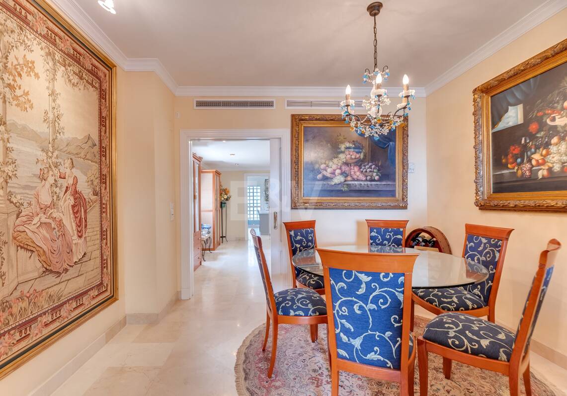 Apartamento 1ª linea de Playa en Puerto Banus con vistas al mar