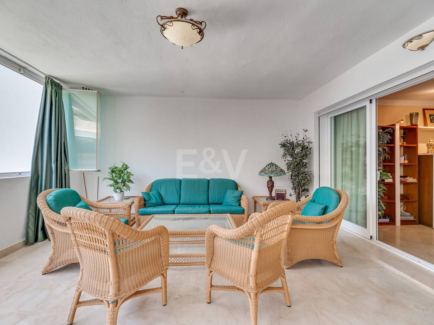 Beachfront Apartment in Puerto Banus with Sea Views