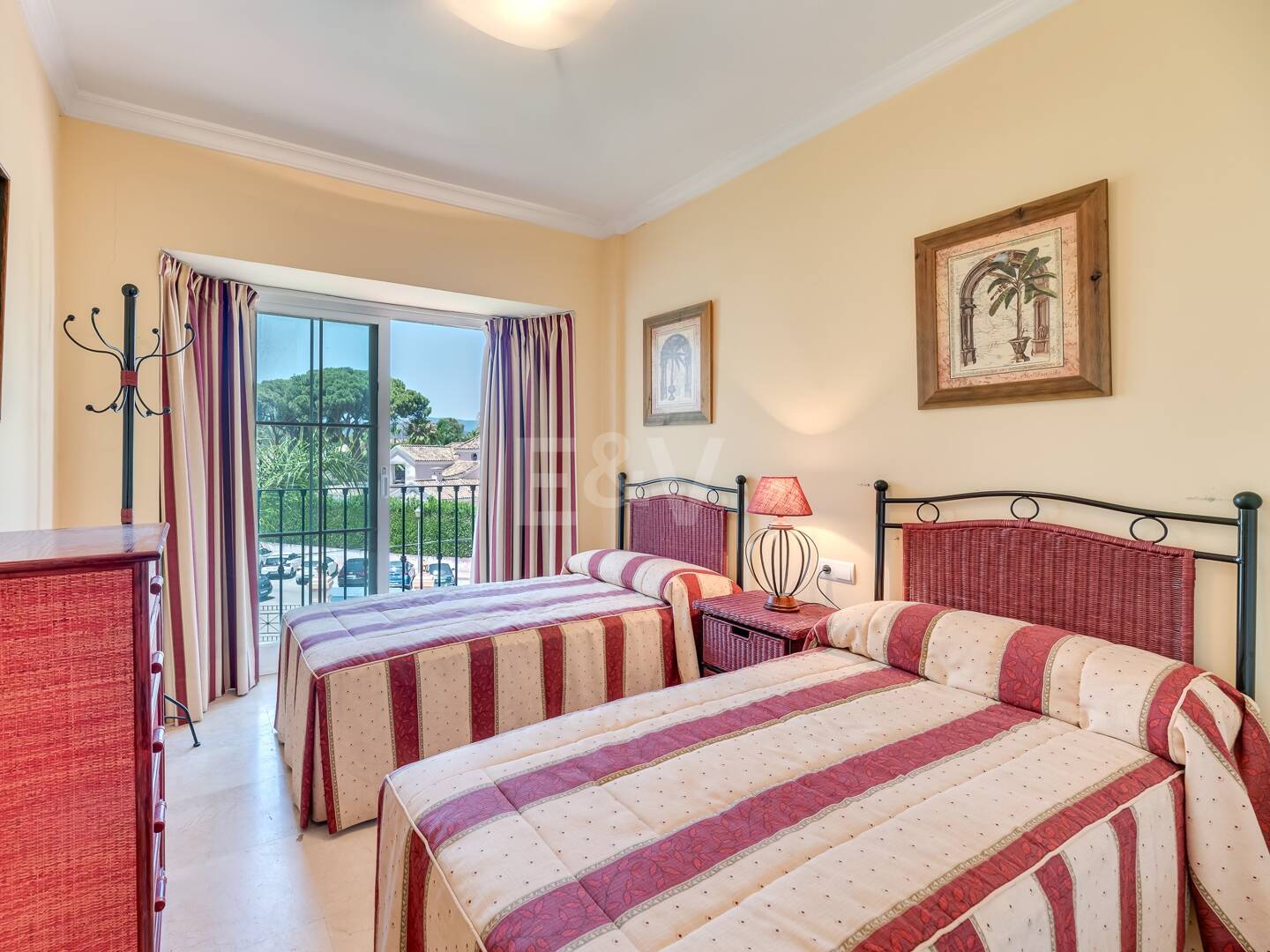 Beachfront Apartment in Puerto Banus with Sea Views