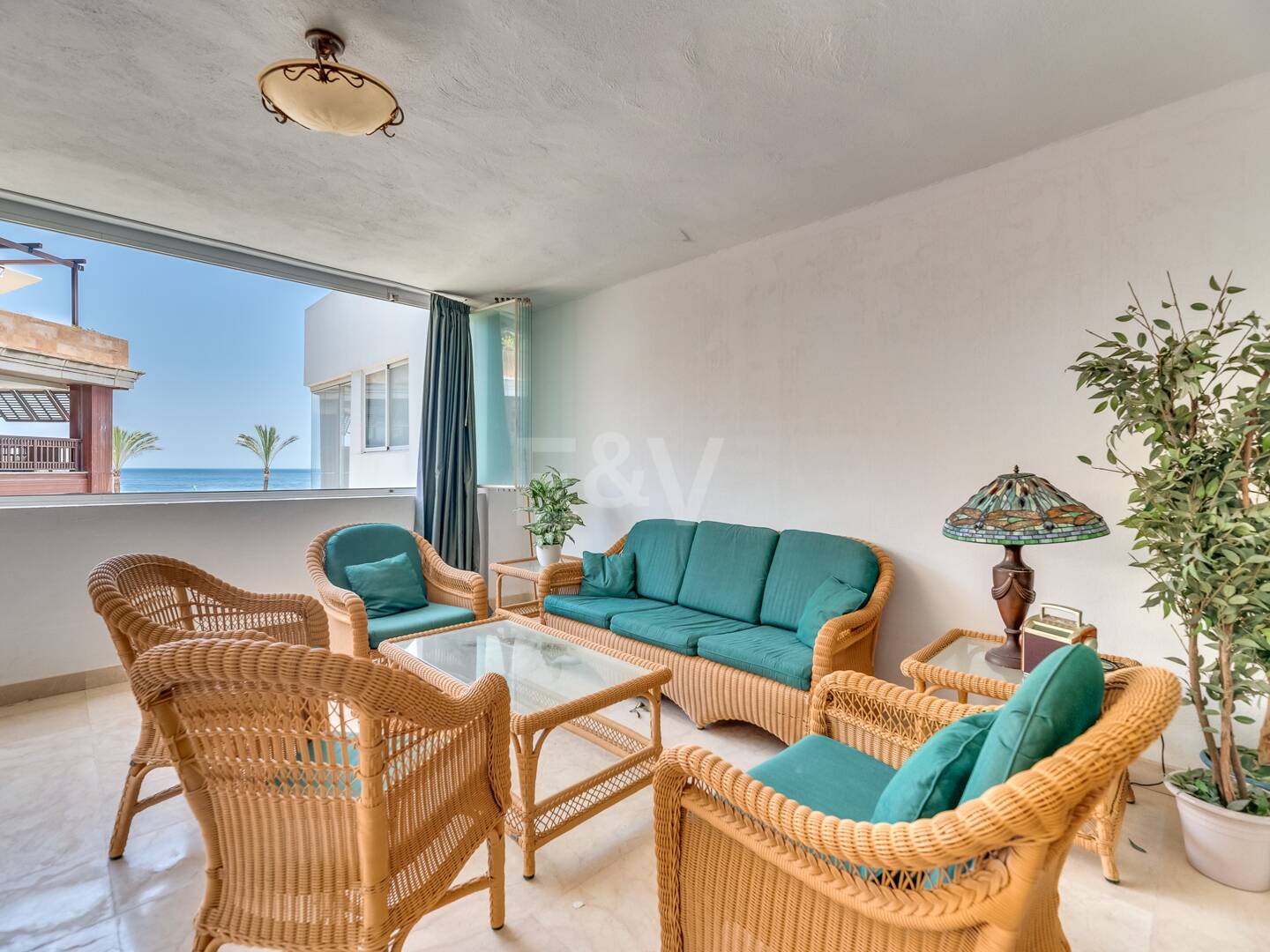 Beachfront Apartment in Puerto Banus with Sea Views