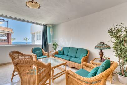 Beachfront Apartment in Puerto Banus with Sea Views