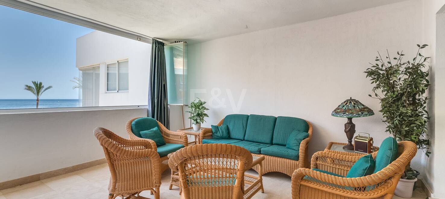 Beachfront Lägenhet i Puerto Banus med havsutsikt