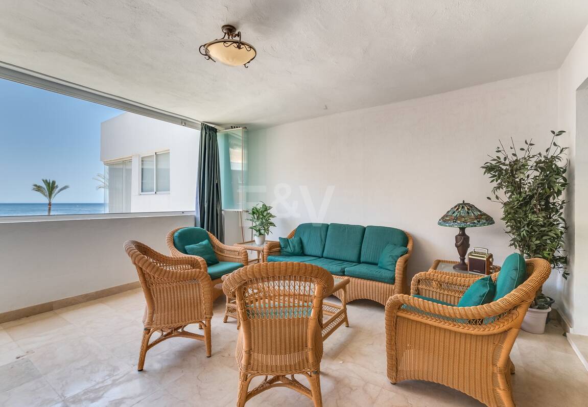 Beachfront Apartment in Puerto Banus with Sea Views