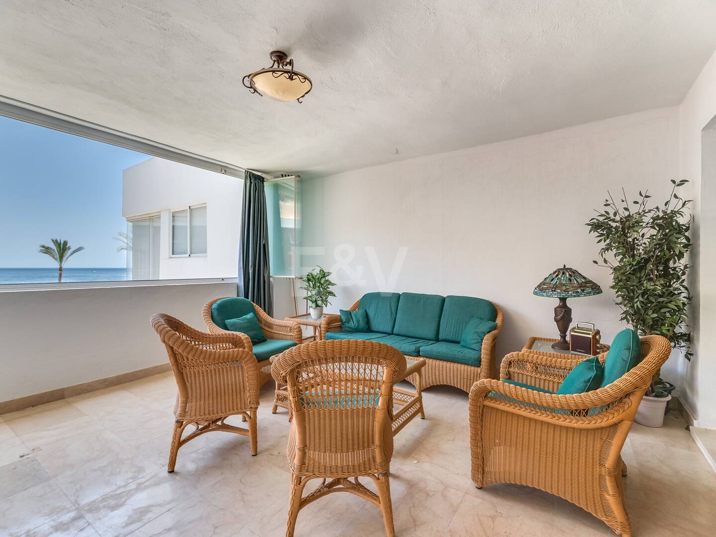 Beachfront Apartment in Puerto Banus with Sea Views