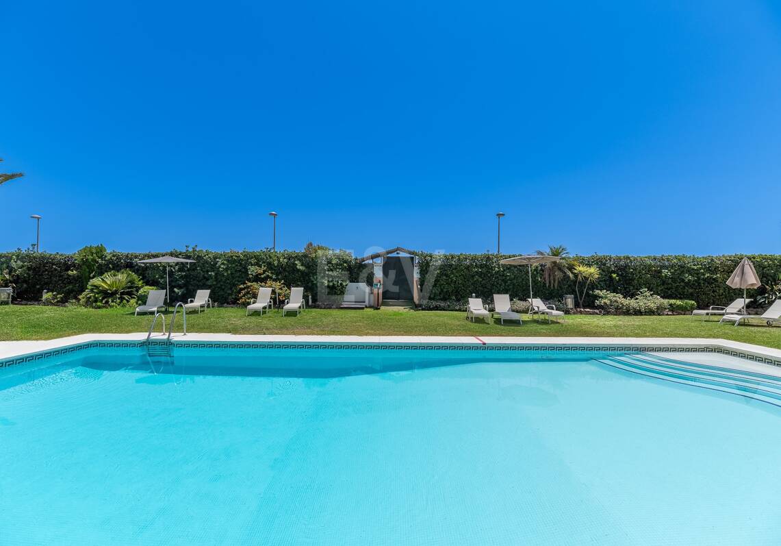 Apartamento 1ª linea de Playa en Puerto Banus con vistas al mar