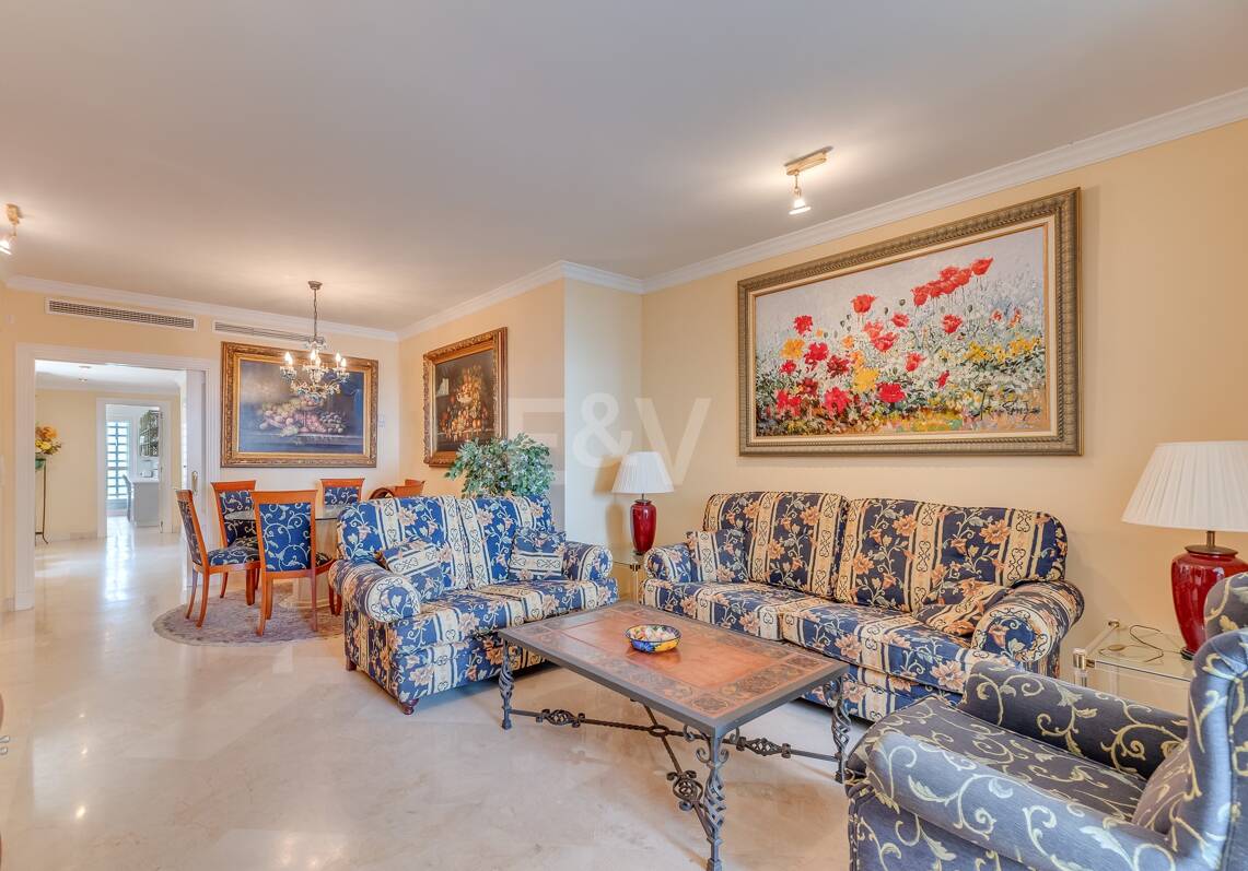 Apartamento 1ª linea de Playa en Puerto Banus con vistas al mar