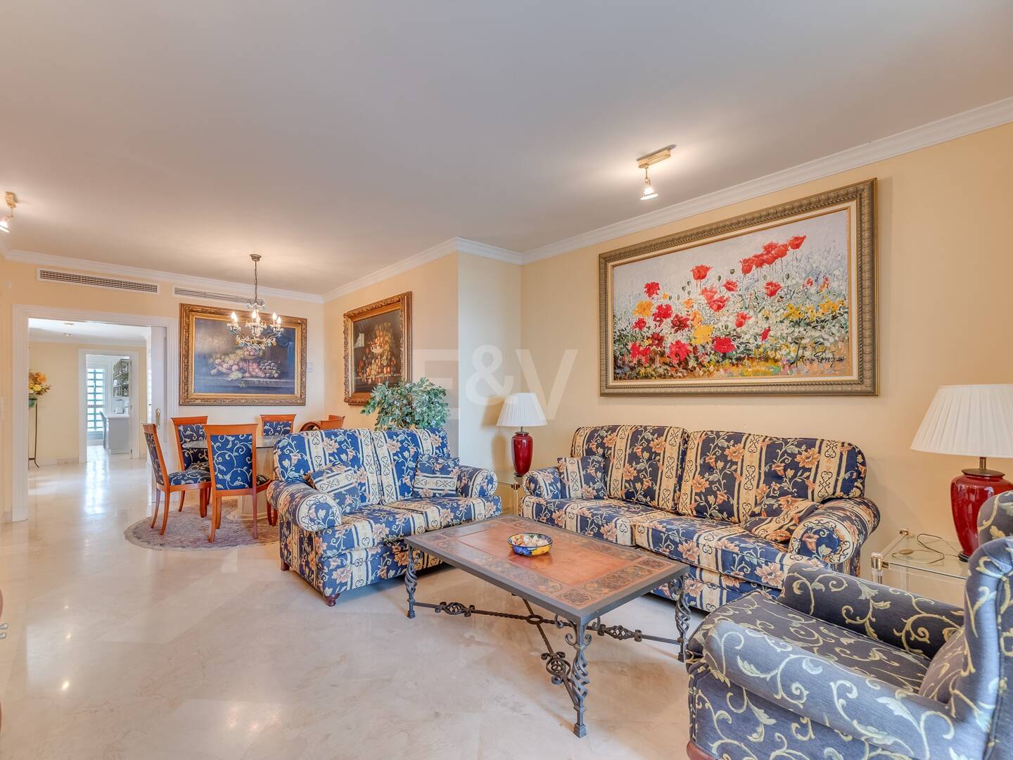 Beachfront Apartment in Puerto Banus with Sea Views