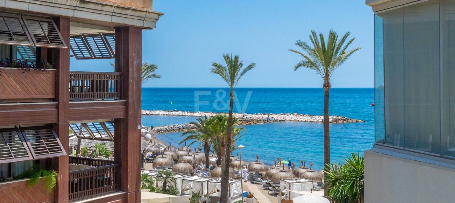 Beachfront Lägenhet i Puerto Banus med havsutsikt