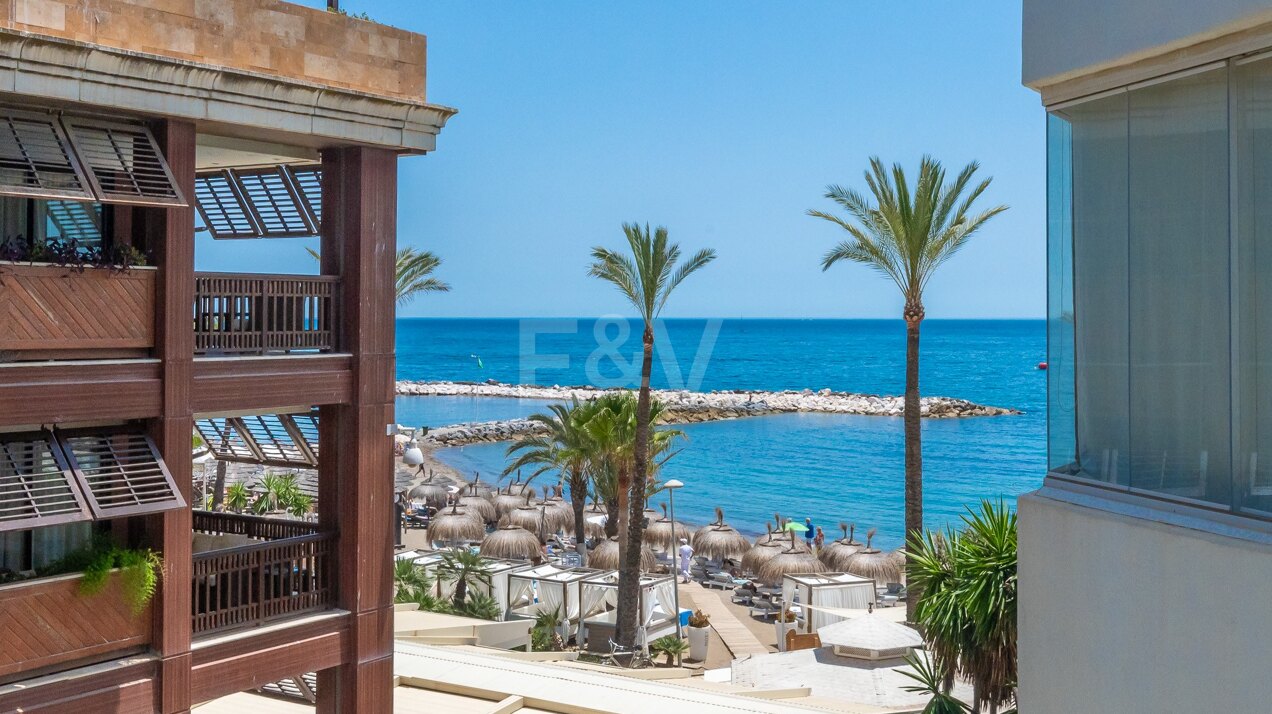 Apartamento 1ª linea de Playa en Puerto Banus con vistas al mar