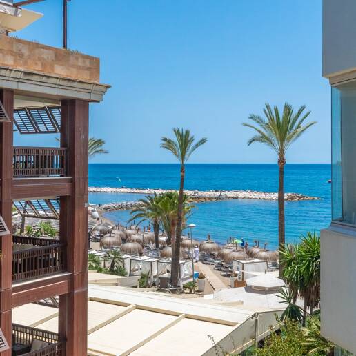 Beachfront Lägenhet i Puerto Banus med havsutsikt