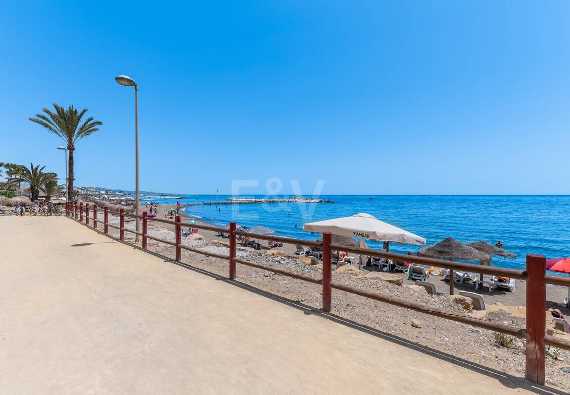Beachfront Apartment in Puerto Banus with Sea Views