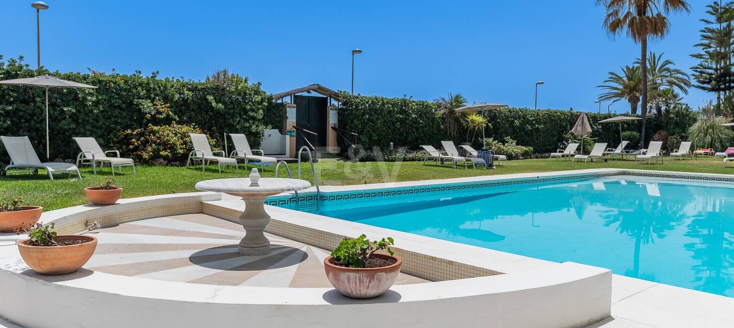 Beachfront Lägenhet i Puerto Banus med havsutsikt
