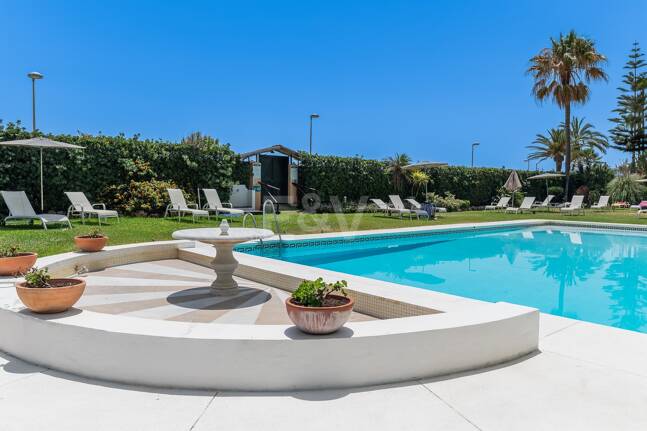 Beachfront Apartment in Puerto Banus with Sea Views