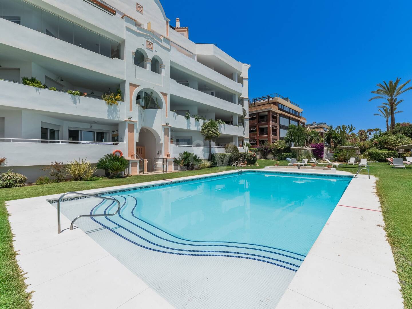 Beachfront Apartment in Puerto Banus with Sea Views