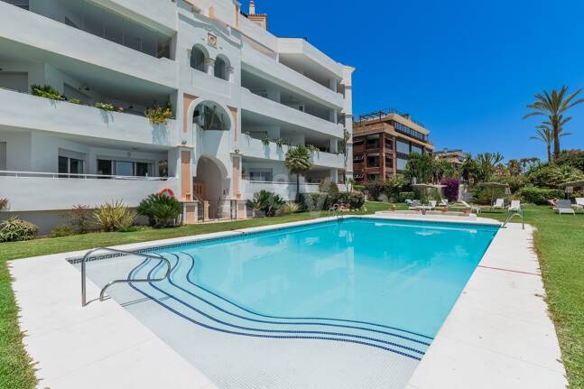 Beachfront Apartment in Puerto Banus with Sea Views