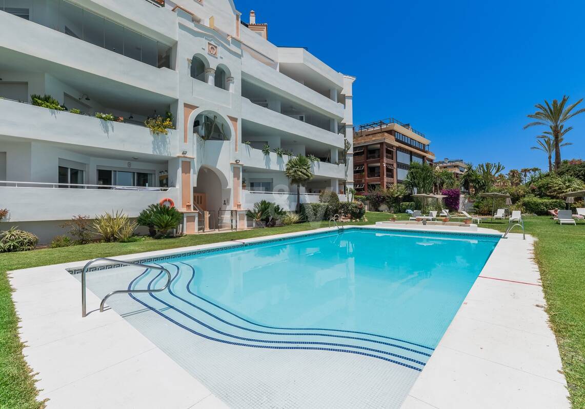 Apartamento 1ª linea de Playa en Puerto Banus con vistas al mar