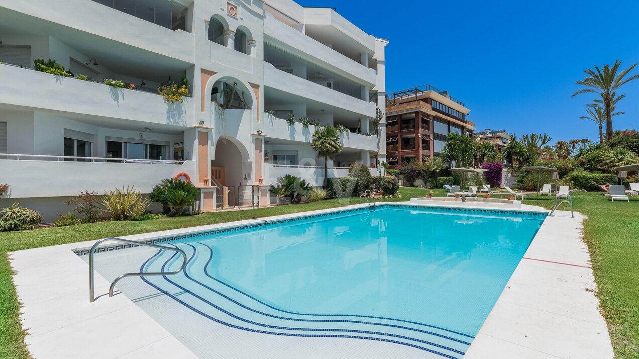 Apartamento 1ª linea de Playa en Puerto Banus con vistas al mar