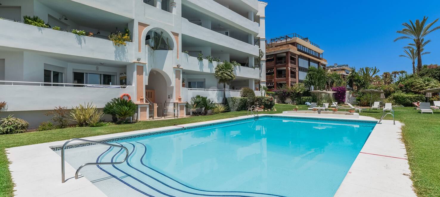 Beachfront Lägenhet i Puerto Banus med havsutsikt