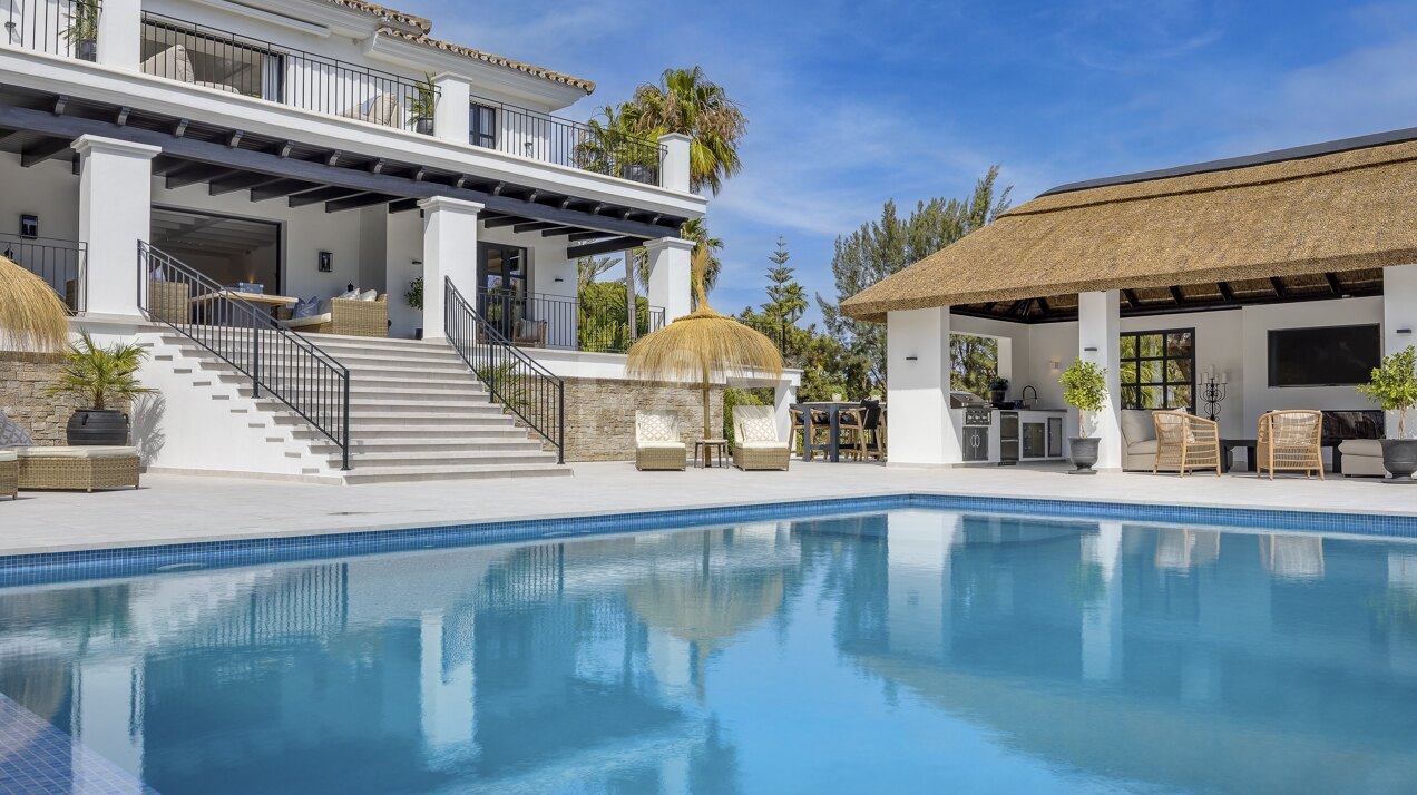 Spektakuläre Villa in Elviria mit atemberaubender Aussicht auf großem Grundstück