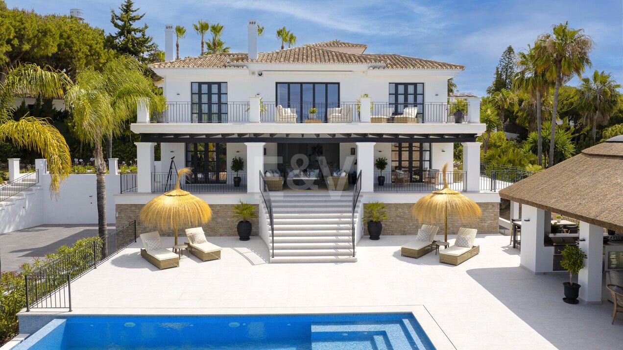 Spektakuläre Villa in Elviria mit atemberaubender Aussicht auf großem Grundstück