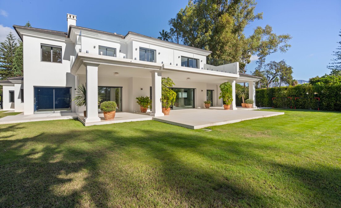 Villa contemporaine à côté de la plage Situé à seulement 200 mètres de la plage de Guadalmina Baja