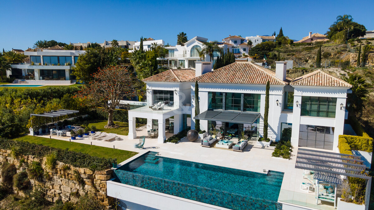 Elegante villa con vistas panorámicas en la primera línea de golf en Los Flamingos