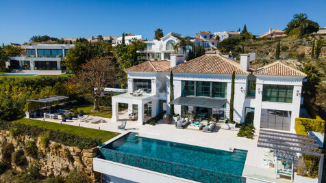 Elegante villa con vistas panorámicas en la primera línea de golf en Los Flamingos