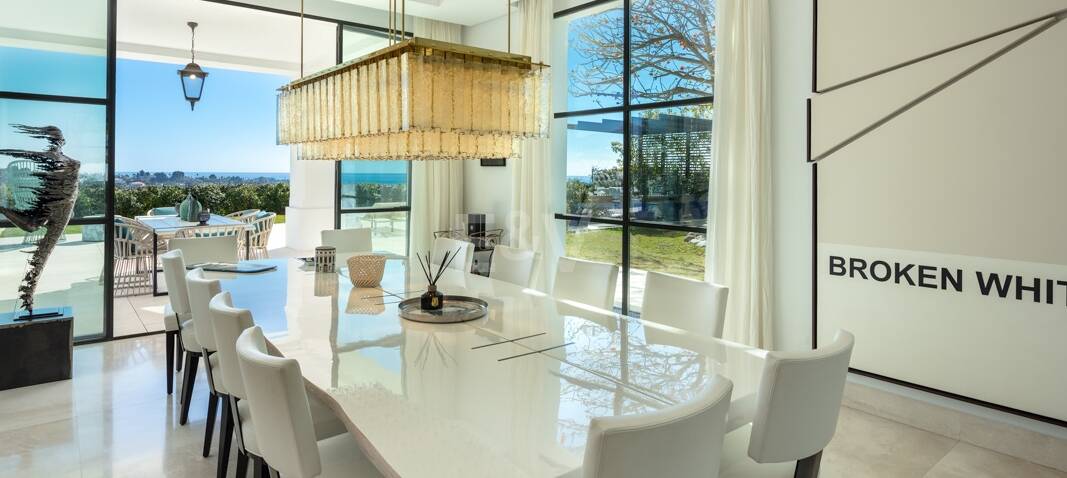 Elegant frontline golf villa med panoramautsikt i Los Flamingos