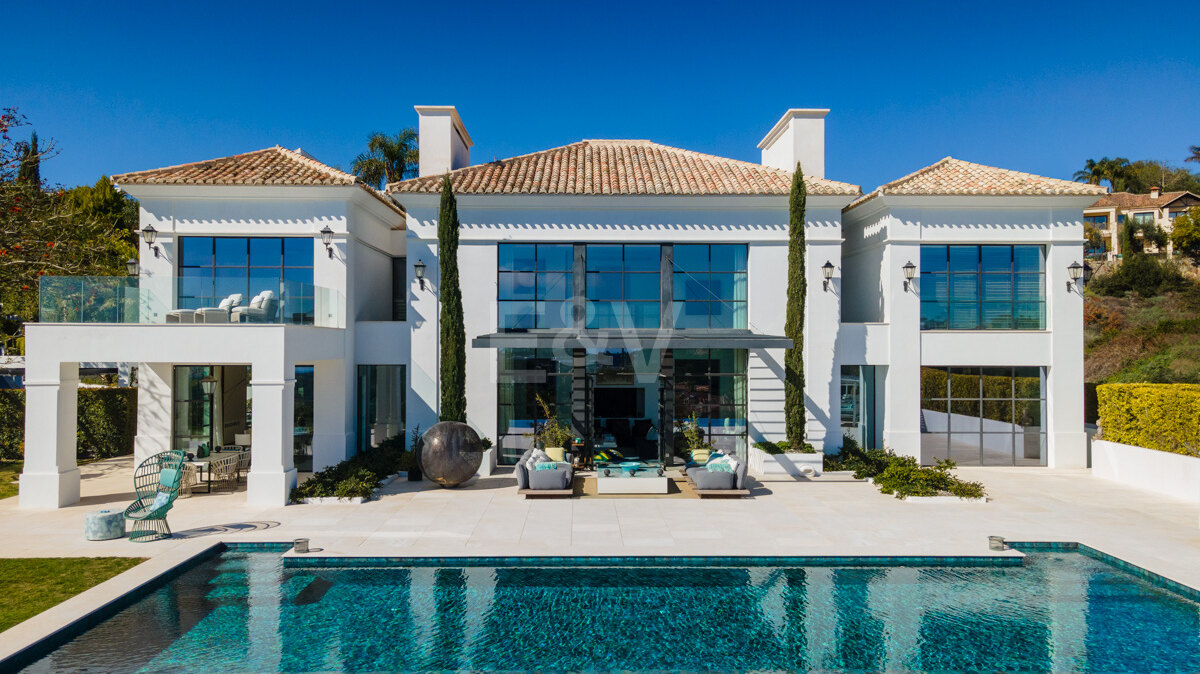 Elegante villa con vistas panorámicas en la primera línea de golf en Los Flamingos